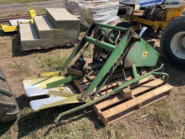 John Deere 336 hay baler kicker with components including hydraulic pump, row:4 image