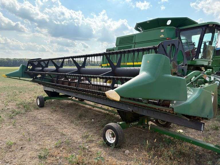 John Deere 925 Grain Table, does not include header cart image