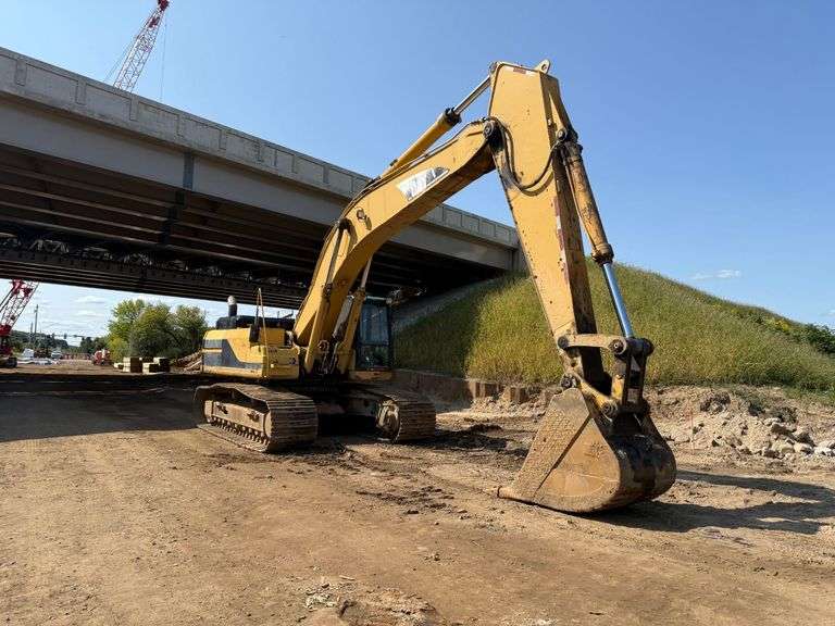 CAT 345B Excavator showing 15,449 hours image