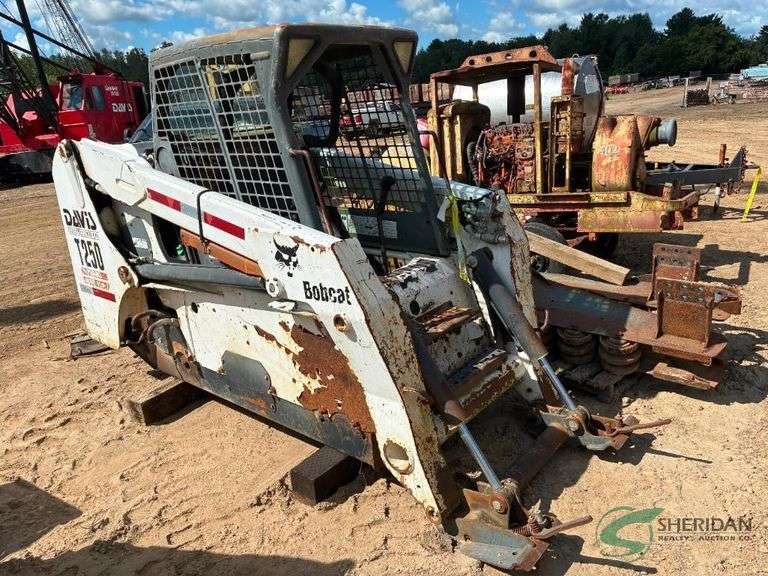 Bobcat T250 Skid Steer Parts Machine image
