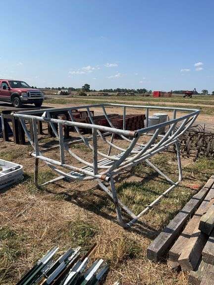 Round bale cradle feeder, row:5 image