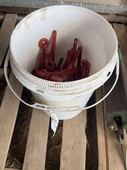 1/4" chain binders (10), bldg:green image