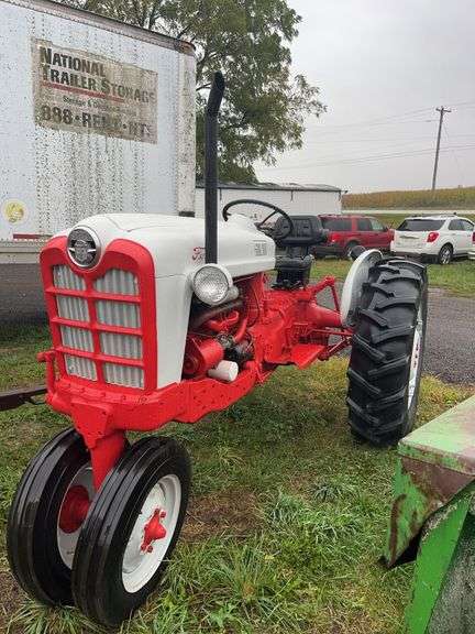 1957 Ford 900, K, row:2 image
