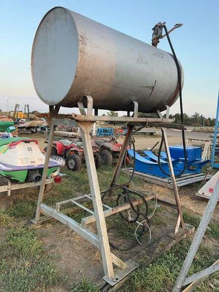 300 gallon fuel tank with nozzle, hose, & pump, row:7 image