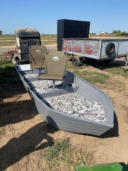 12' row boat, row:5 image