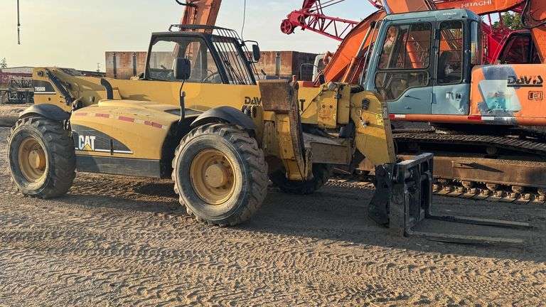 2004 CAT TH560B Telehandler S/N: SLG00519 image
