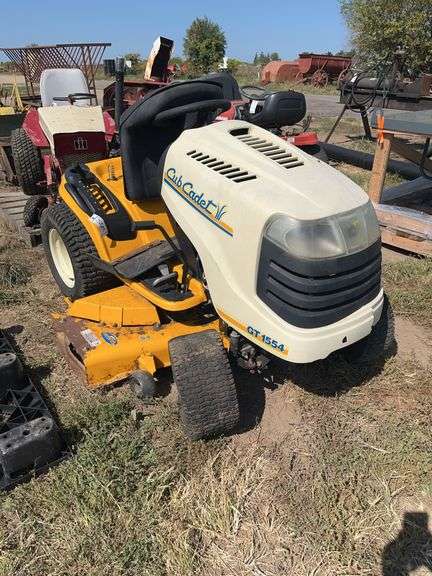 2005 cub cadet GT 1554 lawnmower 54" deck, M & K, row:5 image