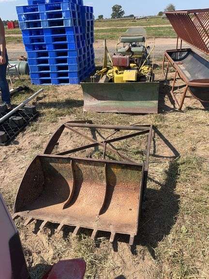 mini bulldozer w/ bucket and spare parts, row: 5 image