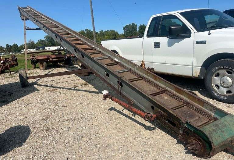 New Idea Bale /Ear Corn Elevator 40ft. image