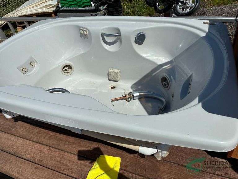 Jacuzzi bathtub image