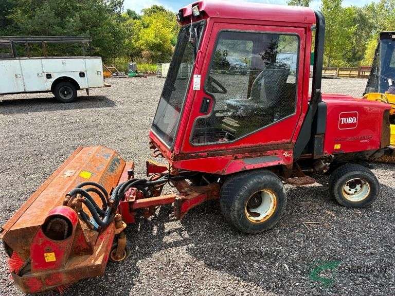 Toro Groundsmaster 4100D with broom image