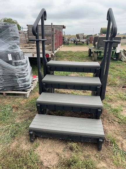 Set of plastic camper steps, row:8 image