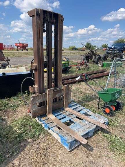 Fork lift 3 pt. row:4 image