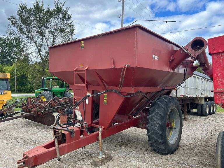 W475 Grain Cart image
