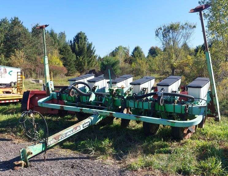 Deutz Allis 385 6 Row Planter image