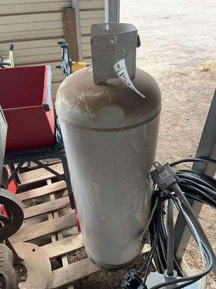 100 lb propane cylinder, bldg:green image
