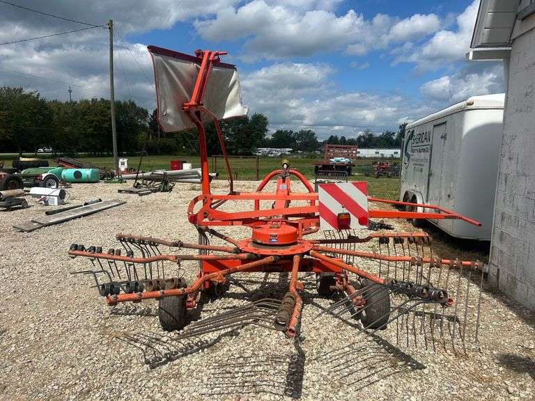 KUHN Rotary Rake image