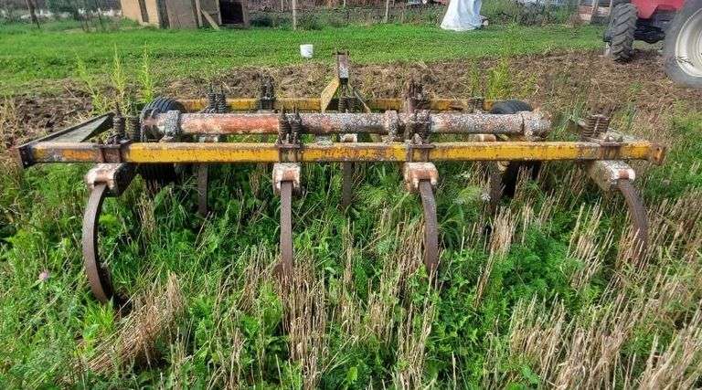 3 Point Chisel Plow 9 Shank image