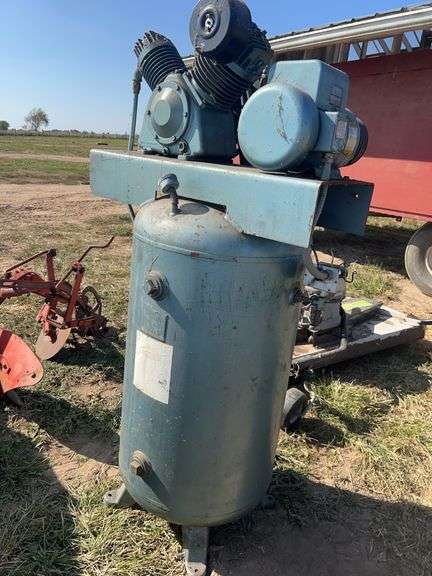 80 gallon Baldor upright air compressor, row:6 image