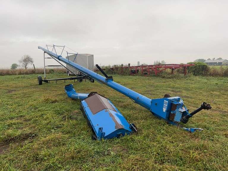 PTO auger 10" x 75' with swing out hydraulic lift, row:7 image