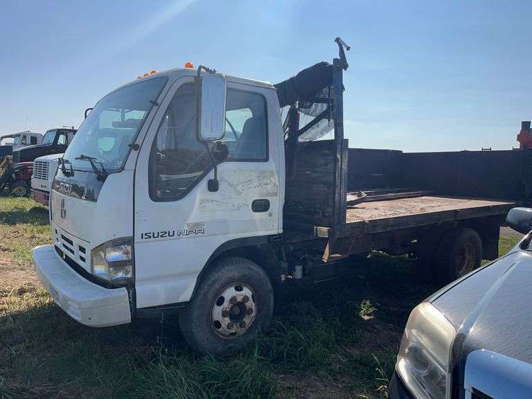 2006 Isuzu NPR van, K, row:1 image