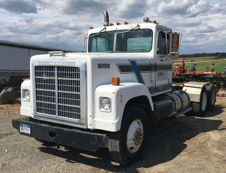 1980 International 4300 Semi Tractor image
