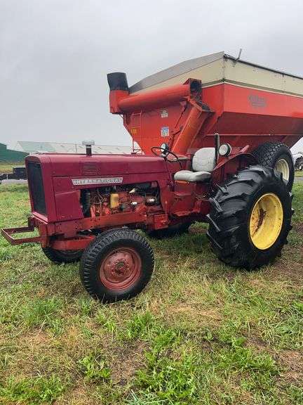 International 2544 tractor, row:2 image