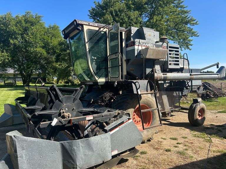 Gleaner F2 Combine image