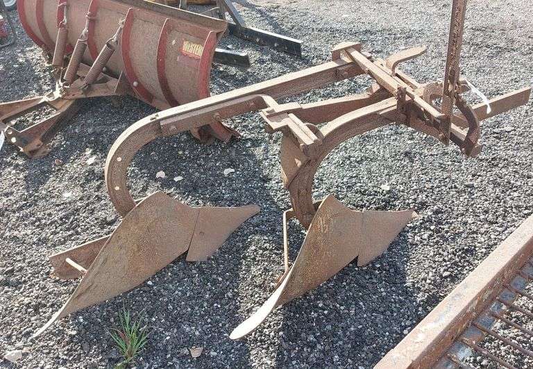 2 Bottom International Fast Hitch Plow image