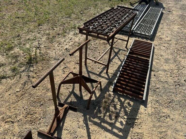 (6) Unloading rollers with table and 2 stands image
