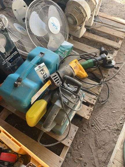 Makita jig saw, Makita orbit sander, belt sander, Hitachi angle grinder, Dewalt reciprocating saw, & Dremel, bldg:green image