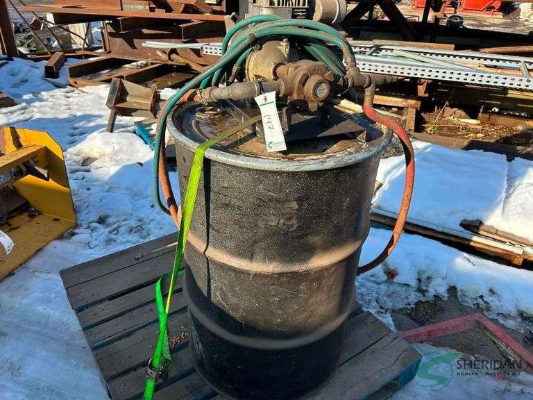 Drum of log end sealer with pump image