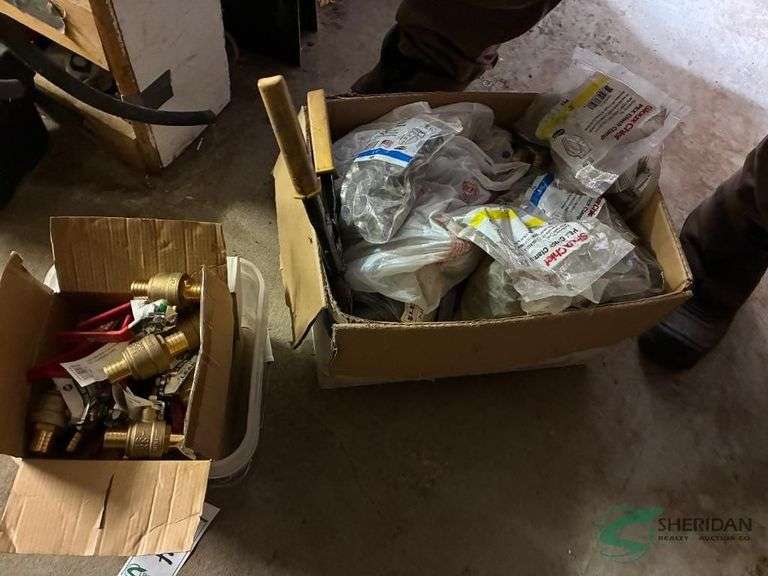 Numerous PEX fittings image