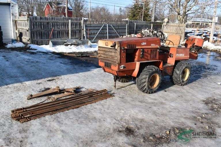 Ditch Witch 350 SX showing 3744 hours image