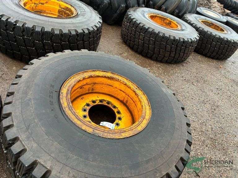 4 20.5 R 25 tires on rims image
