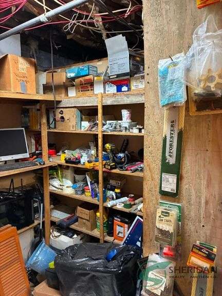 Contents of room image