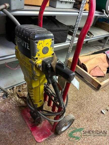 Electric jack hammer image