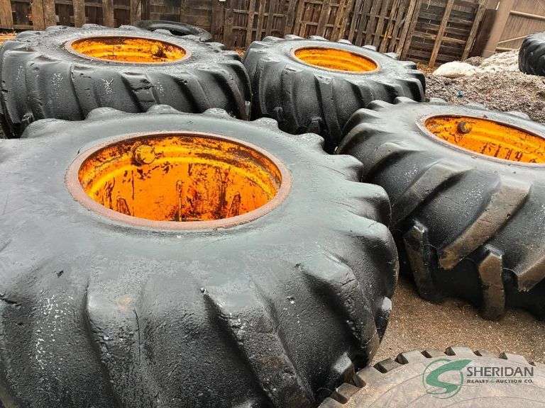 4 30.5L-32 tires on rims image