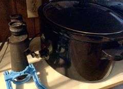 Kitchen Appliances / Binoculars (Contents on Shelves)