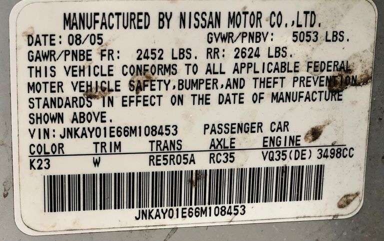 2006 Infiniti M35 - wrecked, abandoned on the side of the road * no key * storage lien