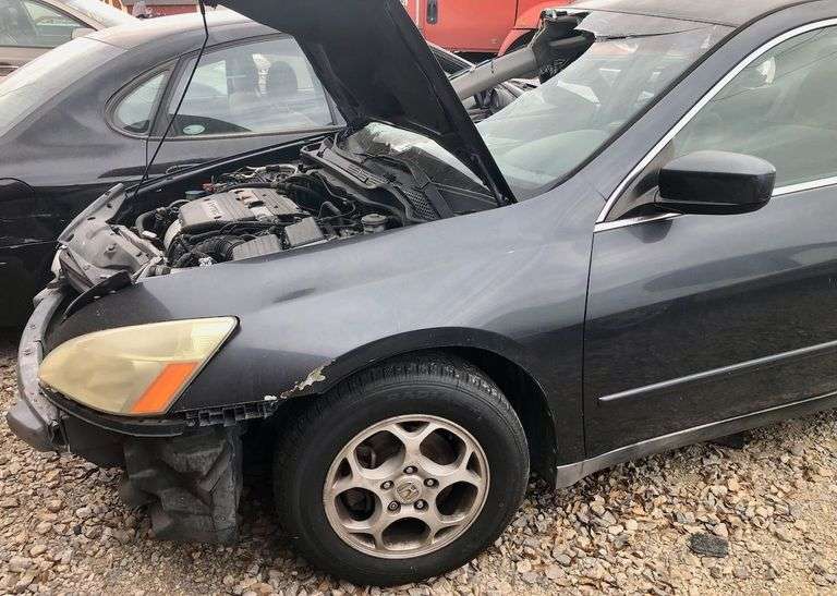 2003 Honda Accord - wrecked * good blue title * owner signed in the wrong place