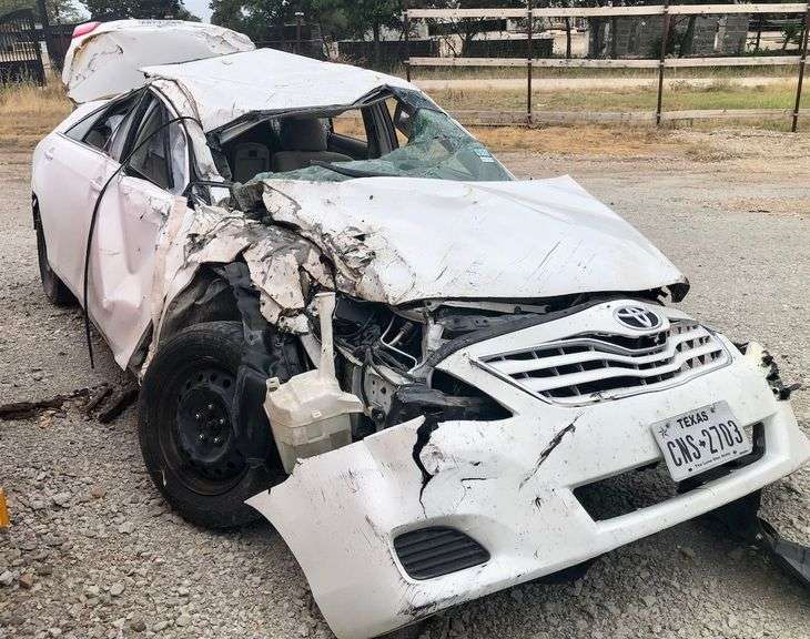 2011 Toyota Camry - rollover wreck * i have the key * storage lien * he brought me the title which is 'jacked up'