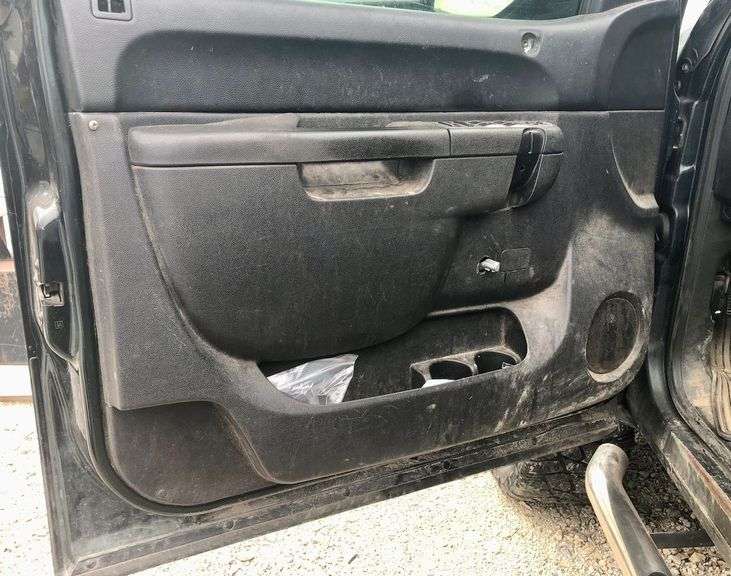 2013 Chevy Silverado - abandoned on private property * I had a key made, the motor runs, sounds good * It won't shift out of park * Could not get mileage to show on dash * storage lien