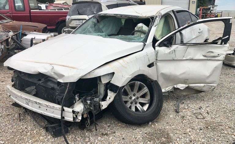 2012 Ford Taurus - rollover wreck * no key * no insurance * storage lien