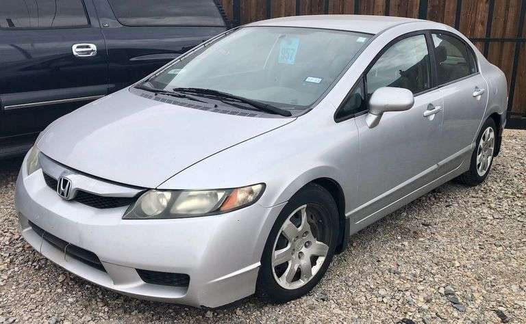 2009 Honda Civic - rebuilt salvage * has key * check engine light on * runs/drives * good blue title