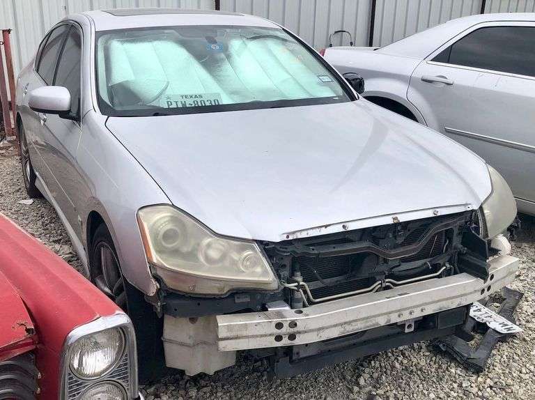 2006 Infiniti M35 - wrecked, abandoned on the side of the road * no key * storage lien