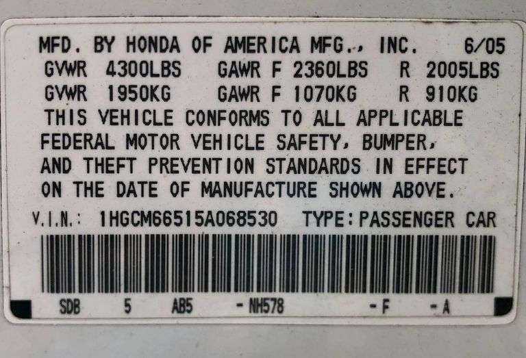 2005 Honda Accord - wrecked in front end * i have the key * motor still runs and sounds good * leather interior * good blue title
