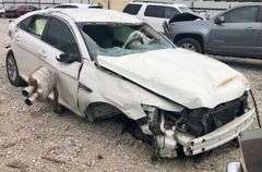 2012 Ford Taurus - rollover wreck * no key * no insurance * storage lien
