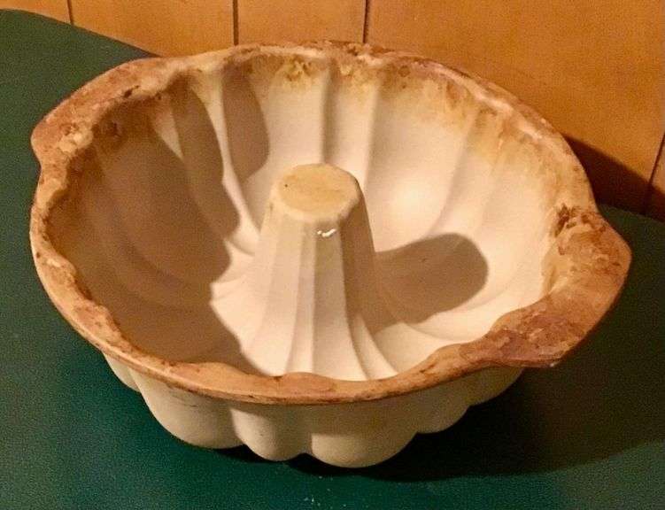 Stoneware Bundt Cake Pan