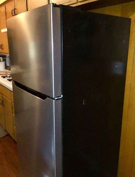 Insignia Model NS-RTM18SS7 Refrigerator/Freezer